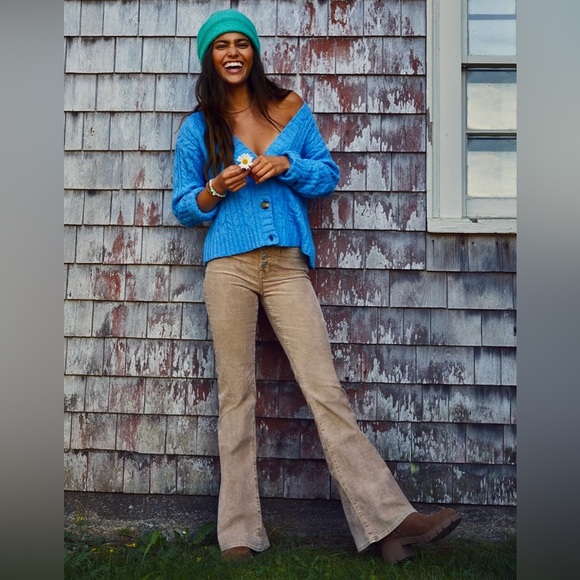 NWT American Eagle Khaki Corduroy Super High-Rise Button-Fly Flare Pant, 14R (L) - Picture 4 of 15